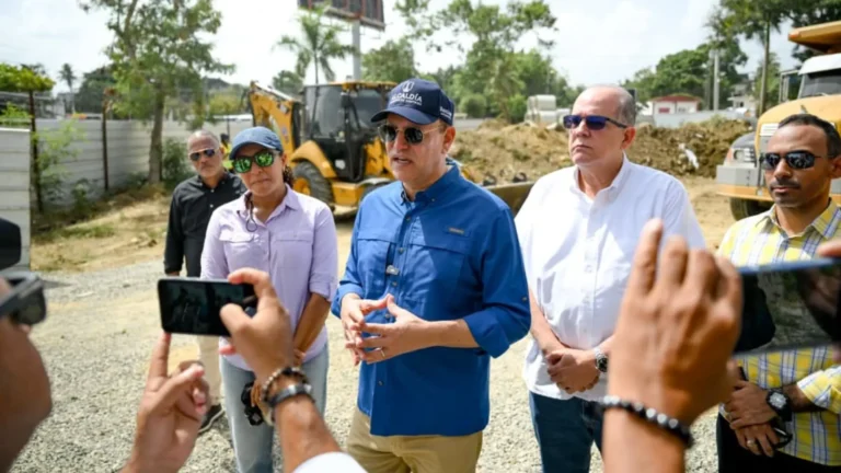 Ulises Rodríguez supervisa construcción de Estación Central de Bomberos en El Dorado