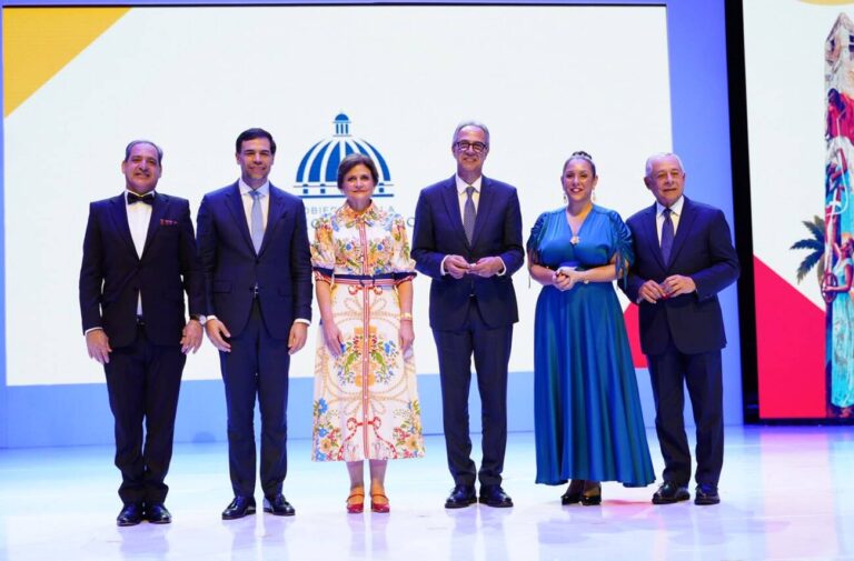 Vicepresidenta Raquel Peña y ministro Roberto Ángel Salcedo inauguran la XXVIII Feria Internacional del Libro