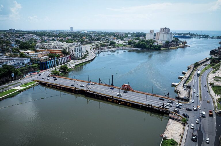 Ministerio de Obras Públicas cerrará por dos horas este jueves el puente flotante