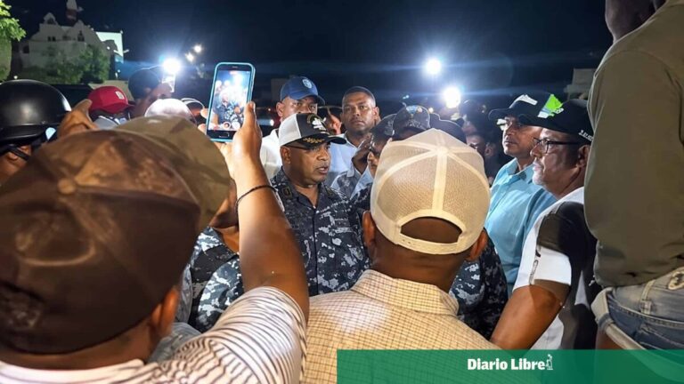 Camiones abren paso parcialmente en San Juan, mientras Policía detiene a varios productores