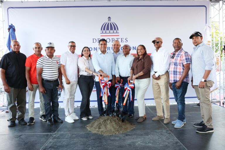 Ministerio de Deportes inicia construcción de techado multiuso en Hostos, provincia Duarte