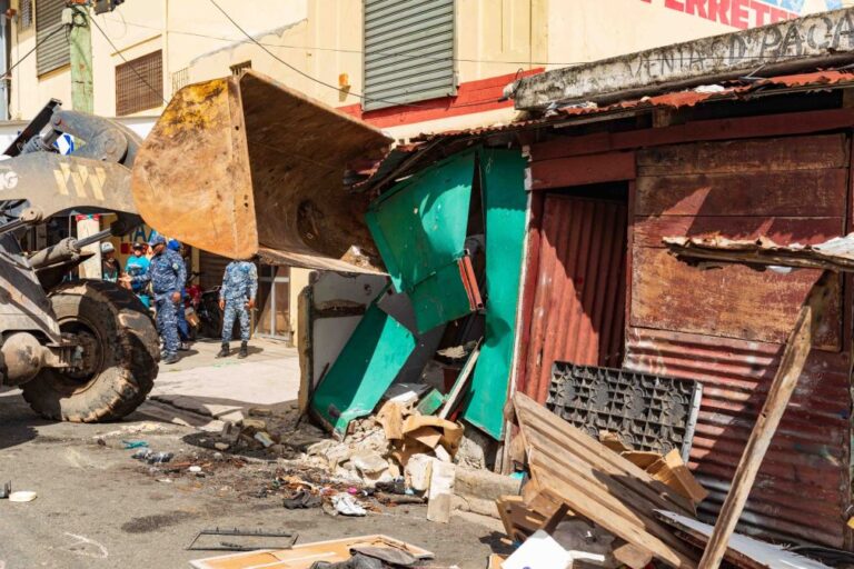 Alcaldía del DN elimina cuatro ocupaciones y recupera espacio peatonal en Villa Consuelo – MunicipiosAlDia.com :: Edición República Dominicana