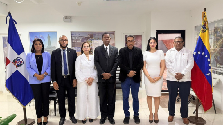 Reinician servicios en el Consulado General de la República Dominicana en Venezuela
