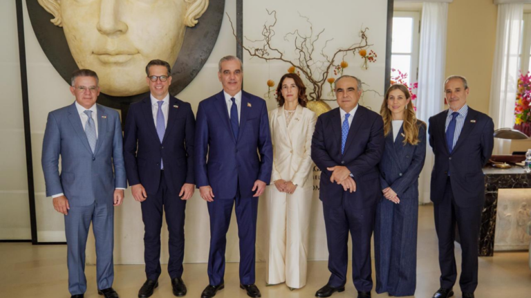 Presidente Luis Abinader llama a empresarios italianos a invertir en República Dominicana y destaca complementariedad económica entre ambos países