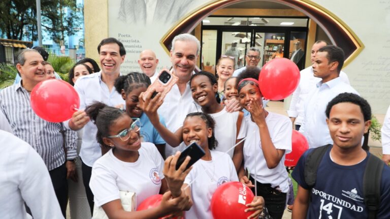 Presidente Luis Abinader destaca gran acogida de la Feria Internacional del Libro 2026 e invita a niños y jóvenes a cultivar el hábito de la lectura