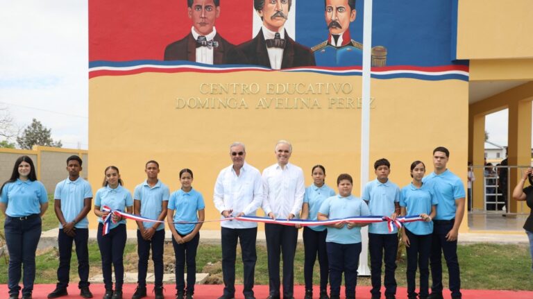 Tras años de espera, presidente Luis Abinader inaugura dos centros educativos en Santiago con 15 nuevas aulas que beneficiarán a más de 500 estudiantes