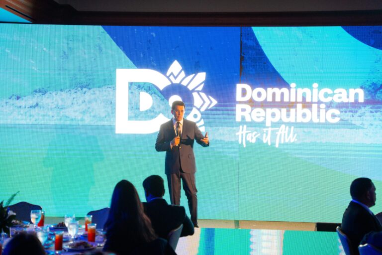 Ministro David Collado encabeza en Houston el roadshow 124 para promover a República Dominicana como destino turístico