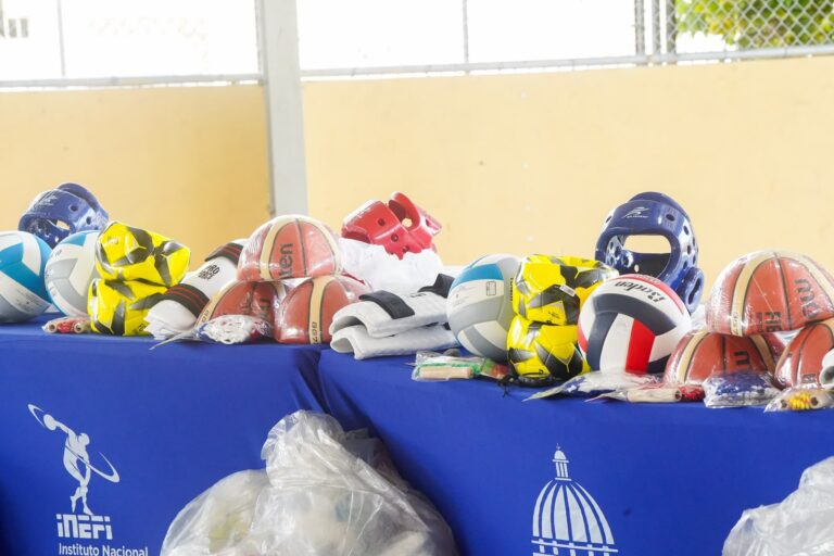 Inefi acelera su despliegue nacional con entrega de utilería deportiva y kits en Nagua, Bánica y Las Matas de Farfán