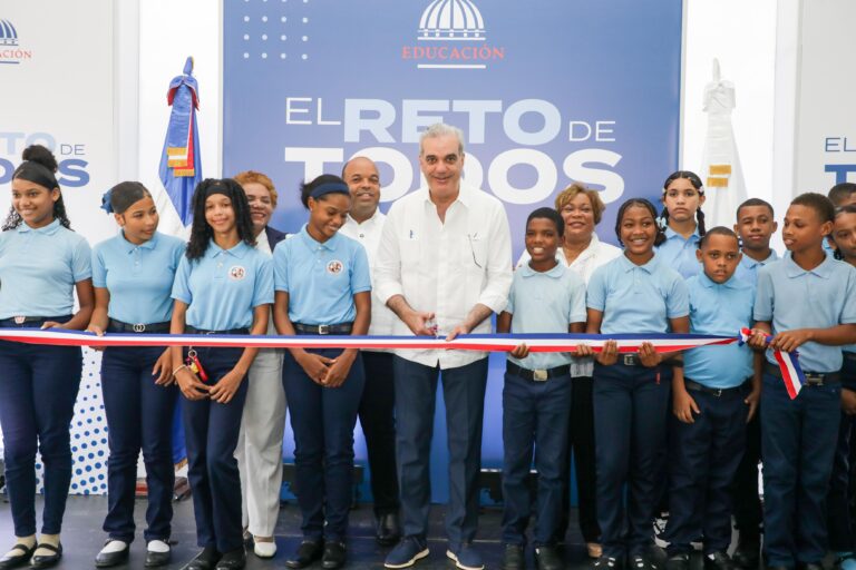Presidente Luis Abinader entrega el Centro Educativo Minerva Guzmán en Pedro Brand con 23 aulas y capacidad para 960 niños