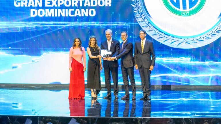Adoexpo premia la trayectoria de Grupo SID con el galardón Gran Exportador Dominicano
