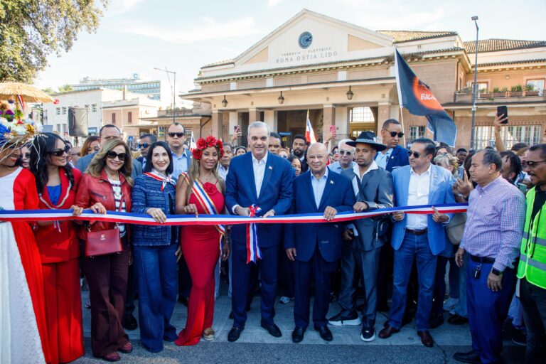 Presidente Luis Abinader inaugura la Parada Dominicana en Roma y resalta el orgullo patrio y los aportes de la diáspora en Italia
