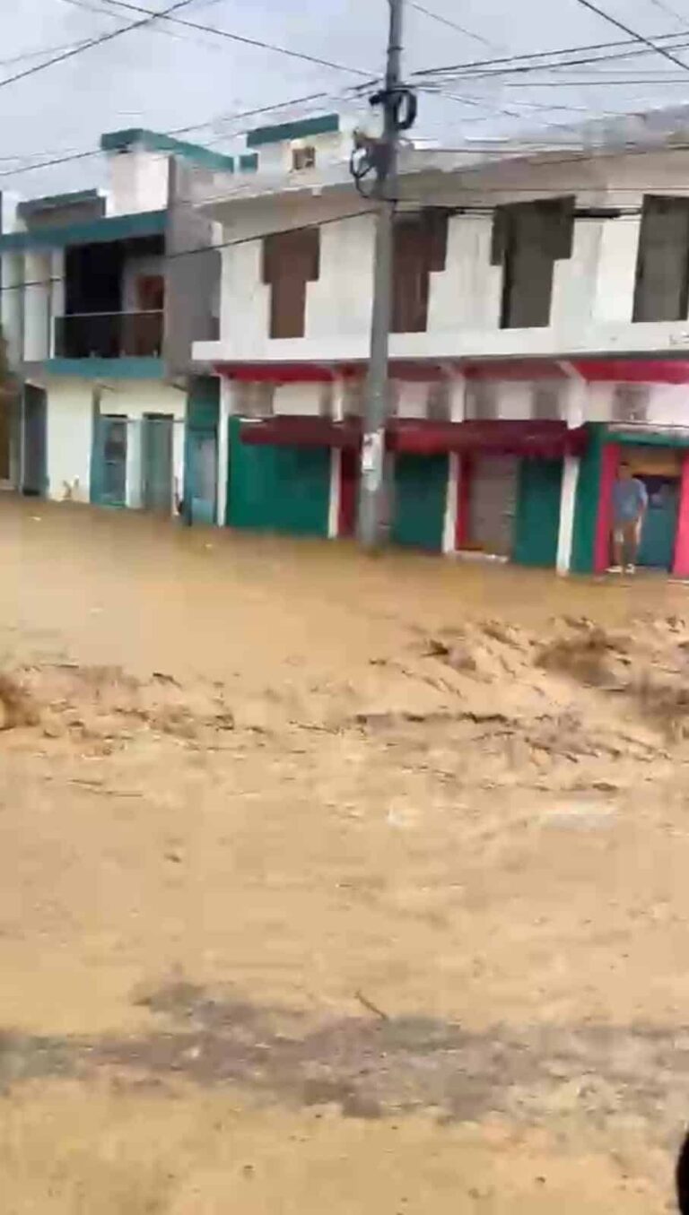 Lluvias inundan varios sectores en Villa Vásquez, provincia Montecristi