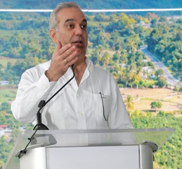 Abinader reta a comparar 20 años de gobiernos opositores con los seis de su gestión